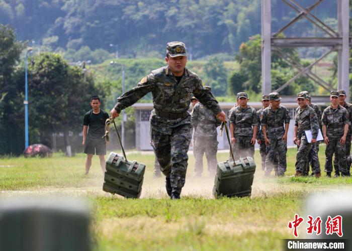 福建武警举行军体运动会 营造练兵备战氛围