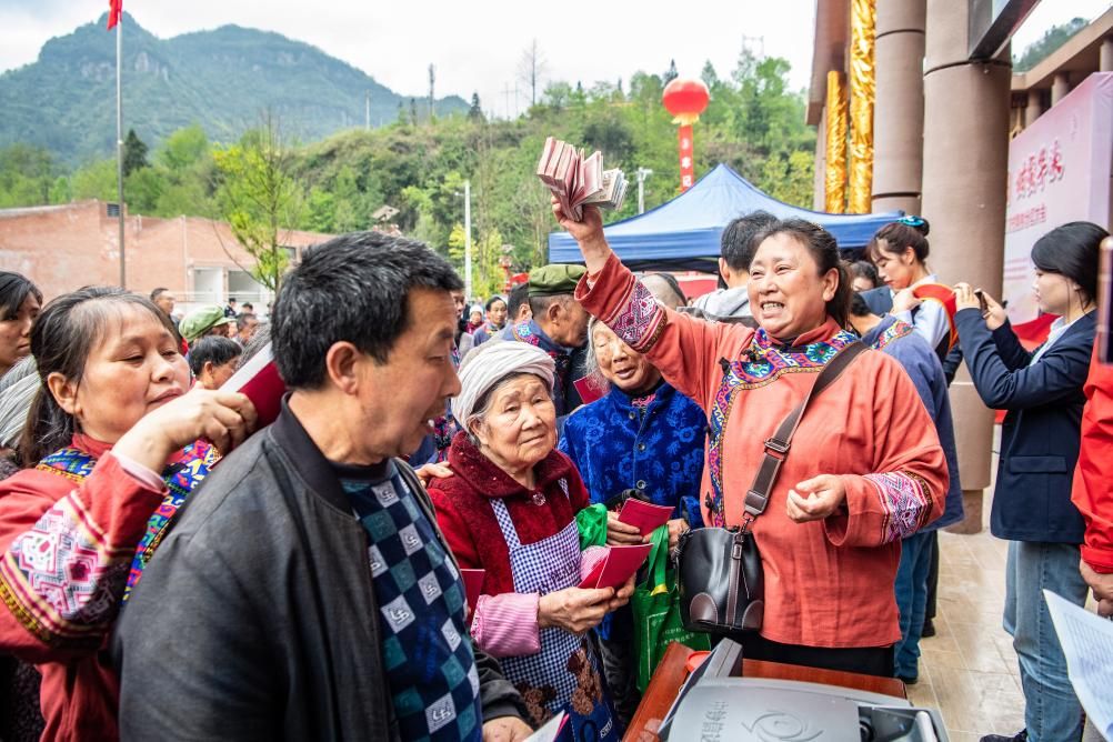 新时代新征程新伟业・习近平总书记关切事丨奔跑吧，我的村寨――重庆华溪村蹲点调研笔记