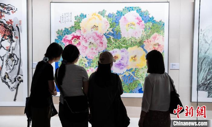 重庆展出近百幅作品 呈现中国花鸟画传承与发展千年脉络